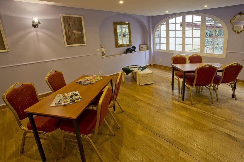 Hostellerie Du Lys Lamorlaye Exterior foto